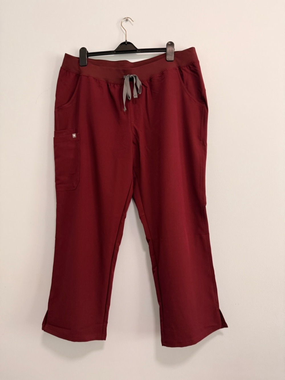 FIGS women’s plus technical collection Scrub Pants Burgundy Size 3XL